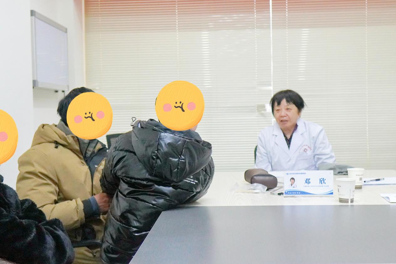 【会诊进行中】北京天坛邓欣主任亲临武汉中际，京鄂联合祛癫，精准诊疗暖人心