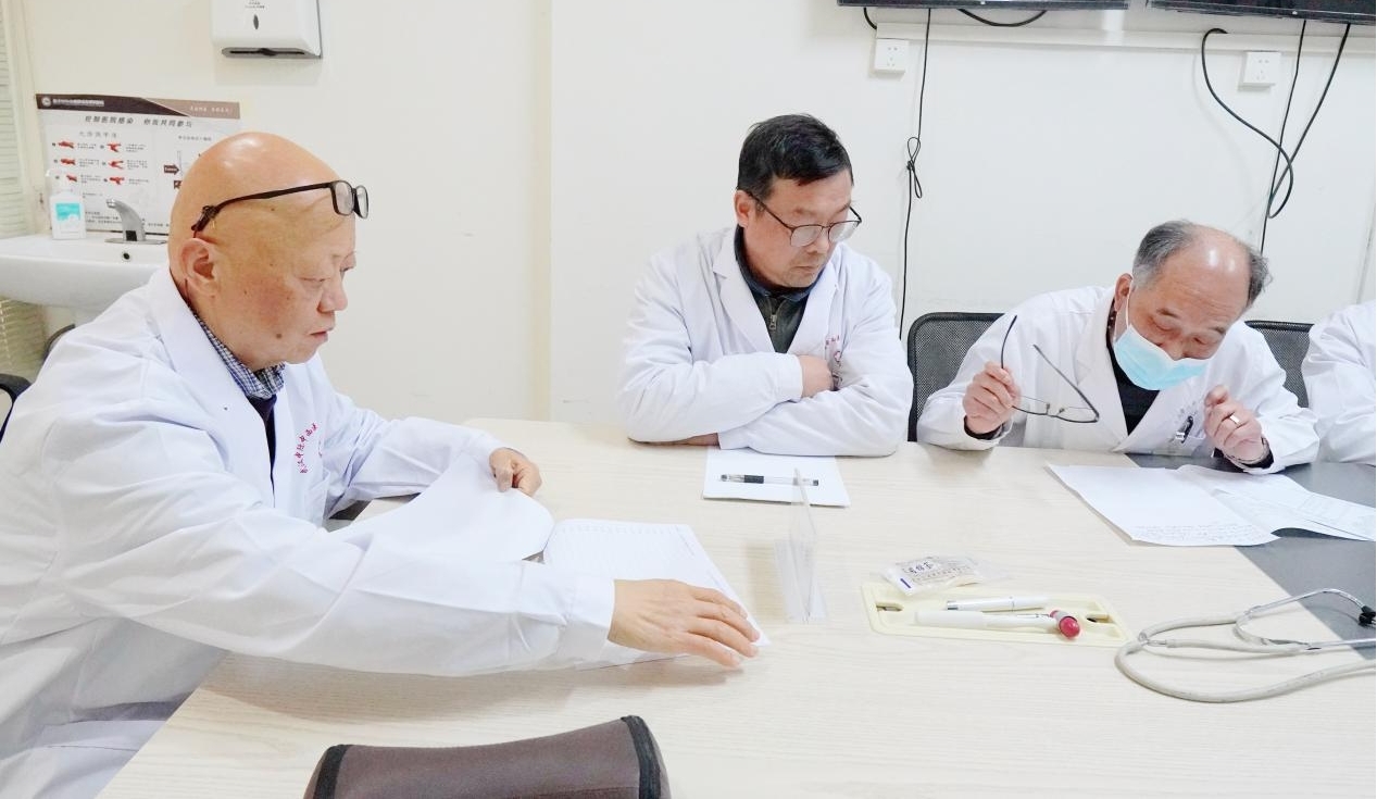 省市专家精准施治！邓学军教授深度查房 + 精准诊疗，给癫痫患者康复新希望 ！