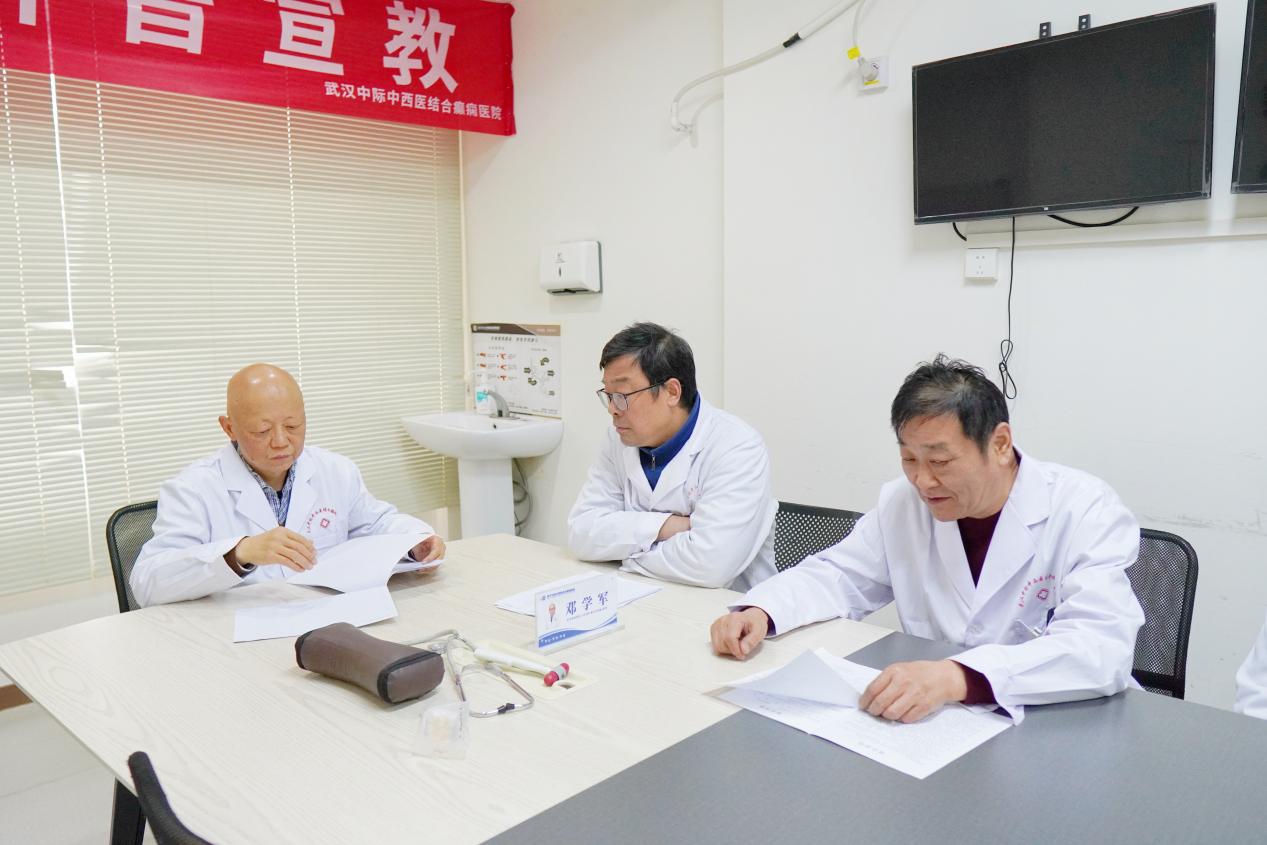 省市专家精准施治！邓学军教授深度查房 + 精准诊疗，给癫痫患者康复新希望 ！