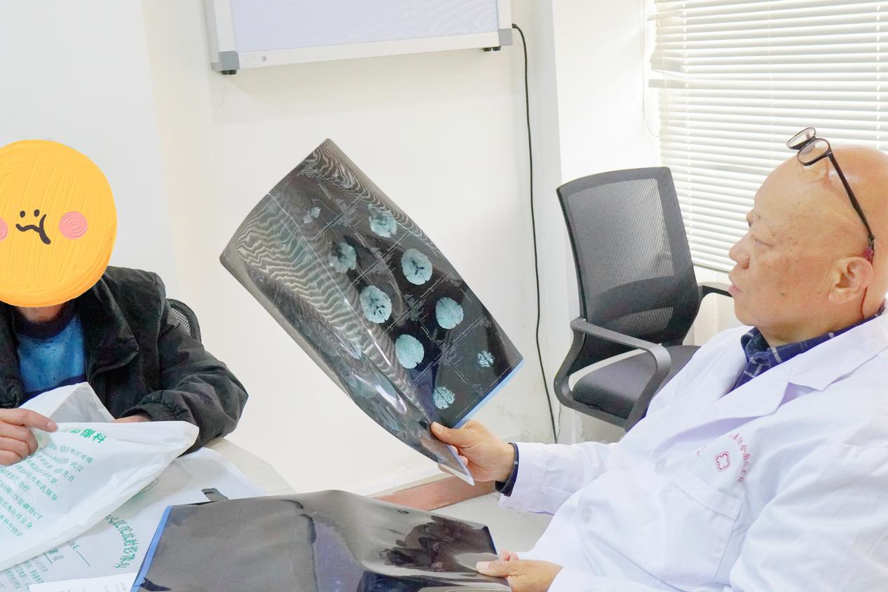 协和医院邓学军教授亲临武汉中际医院，直面脑病困扰，量身定制方案！