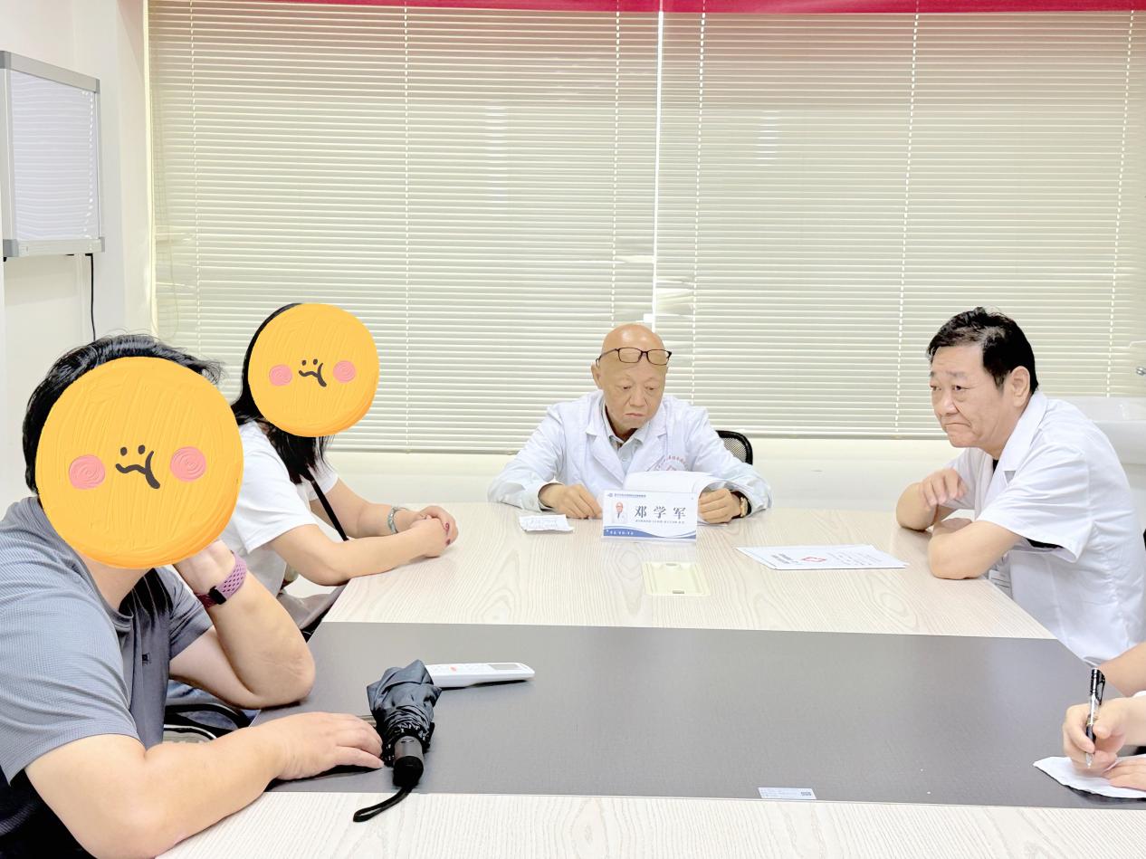 会诊现场实录：邓学军教授在武汉中际坐诊，助力癫痫患者健康