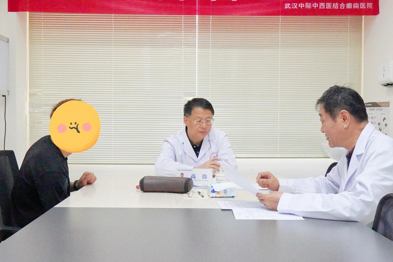 现场回顾！北京大学首钢医院高伟主任坐诊武汉中际，针对性诊疗脑病顽疾