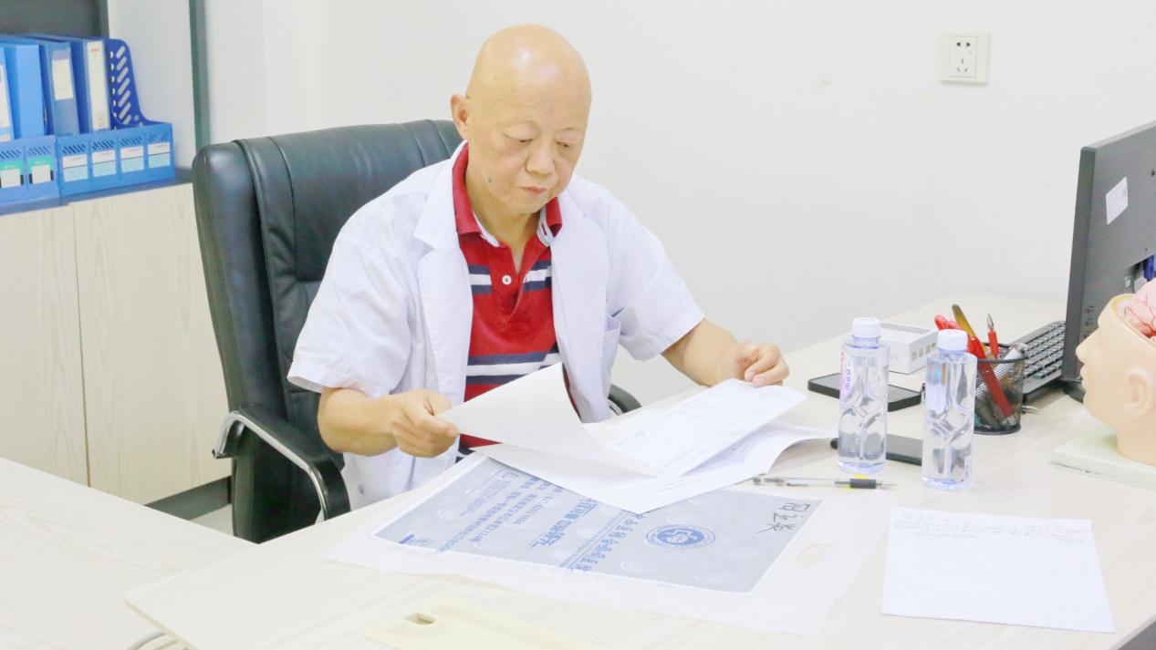 专家面对面，健康有保障｜邓学军教授莅临武汉中际医院，共商癫痫个体化诊疗方案